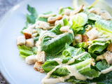 Que serait l’été sans une salade César, un classique à ne pas oublier. Voici la recette authentique