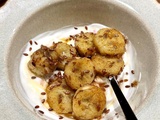 Bowl de skyr aux bananes caramélisées à la cannelle