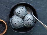 Glace au sésame noir {aussi saine qu’onctueuse}