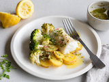 Poisson, brocolis, pommes de terre et sauce herbes citron {le poisson trop facile et trop bon}