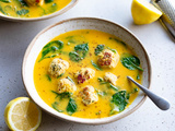 Soupe citron épinards aux boulettes de poulet et feta